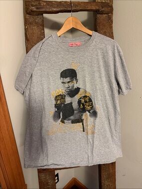Men's L Muhammad Ali shirt